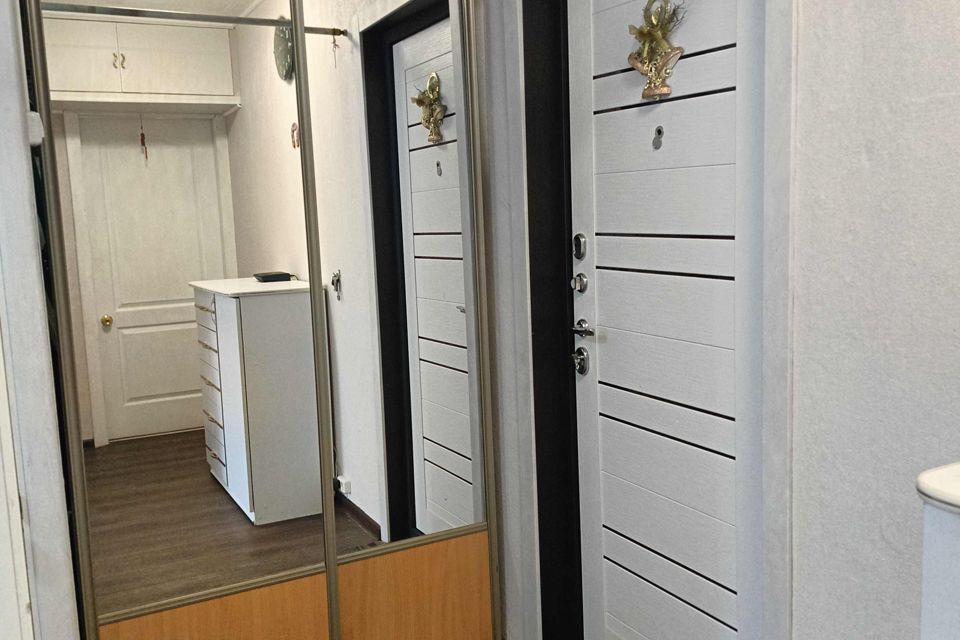 Продаётся 4-комнатная квартира, 64 м²