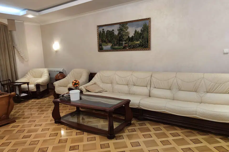 Продаётся 3-этажный дом, 577 м²