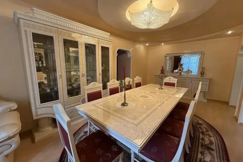 Продаётся 5-комнатная квартира, 130 м²