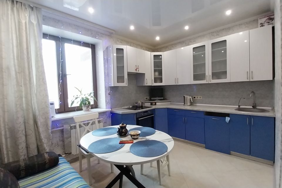 Продаётся 2-комнатная квартира, 63.7 м²