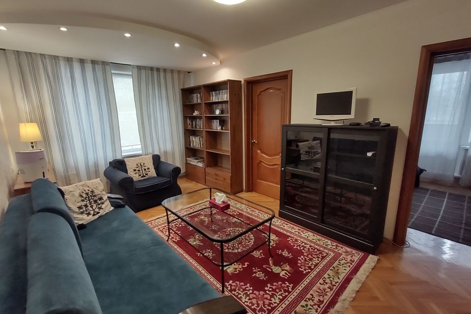 Продаётся 4-комнатная квартира, 62.8 м²
