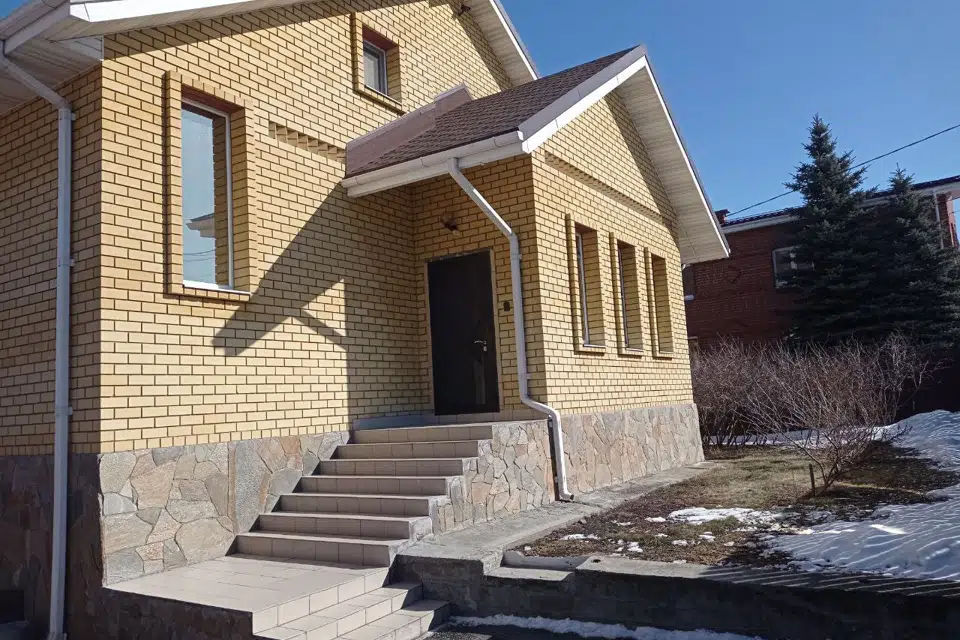 Продаётся 3-этажный дом, 420.5 м²