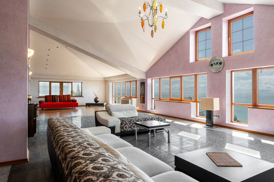 Продаётся 4-комнатная квартира, 600 м²