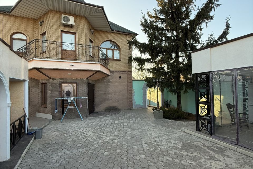 Продаётся 3-этажный дом, 245 м²