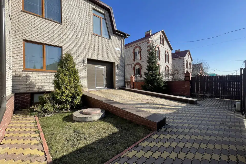 Продаётся 2-этажный дом, 357 м²