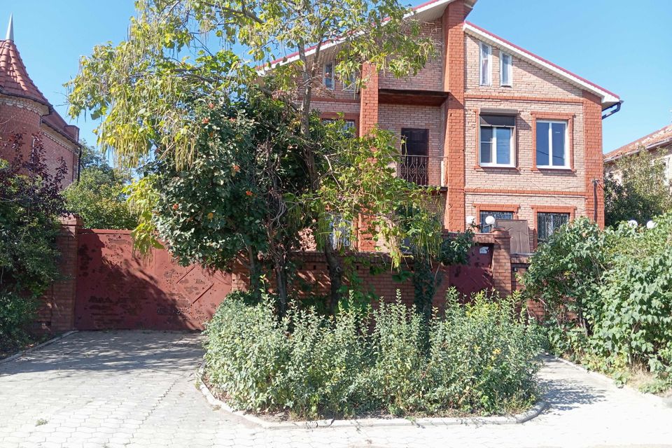 Продаётся 2-этажный дом, 298 м²