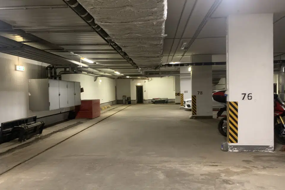 Продаётся машиноместо, 16 м²