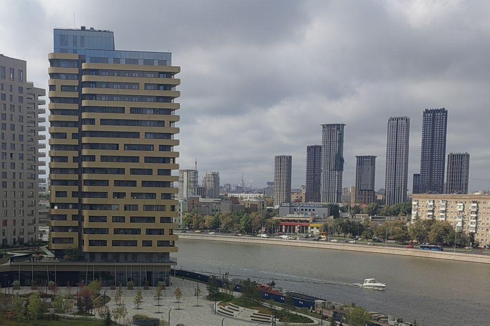Продаётся 1-комнатная квартира, 57 м²