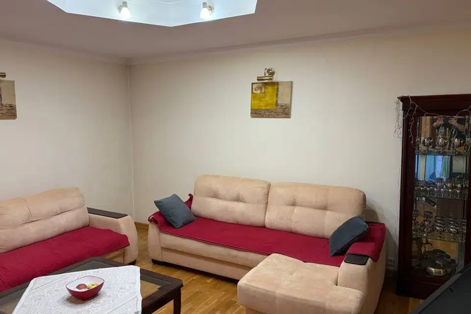 Продаётся 2-комнатная квартира, 87.6 м²