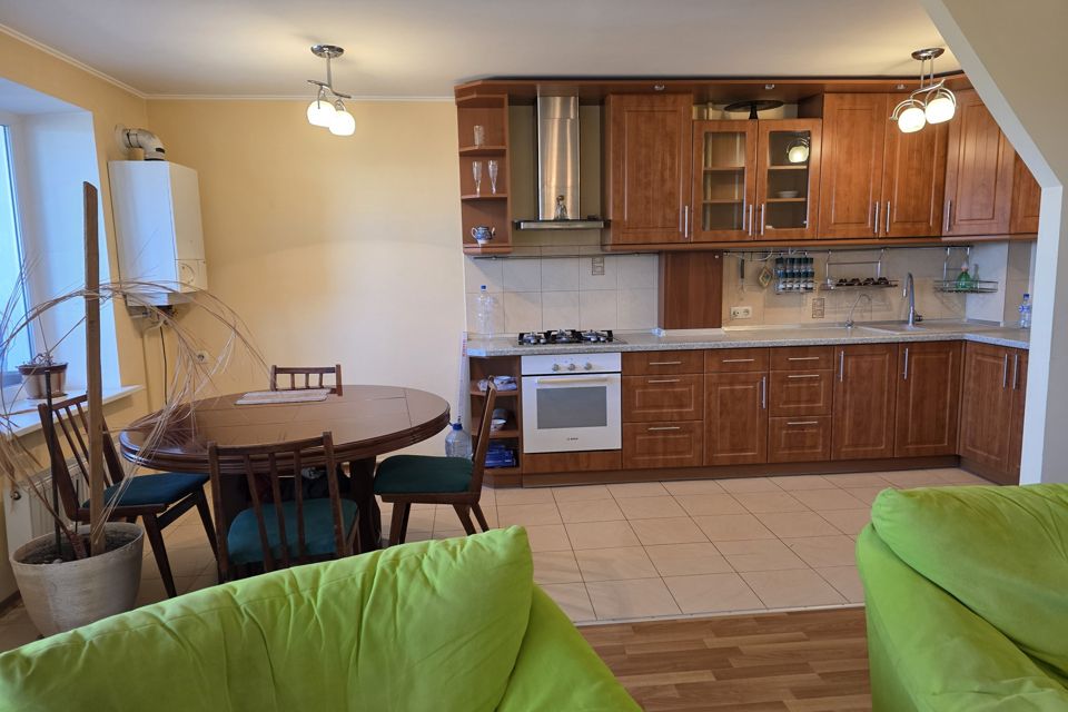 Продаётся 3-комнатная квартира, 104 м²