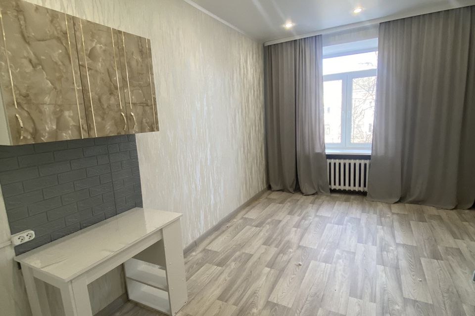 Продаётся комната в 5-комн. квартире, 17.8 м²