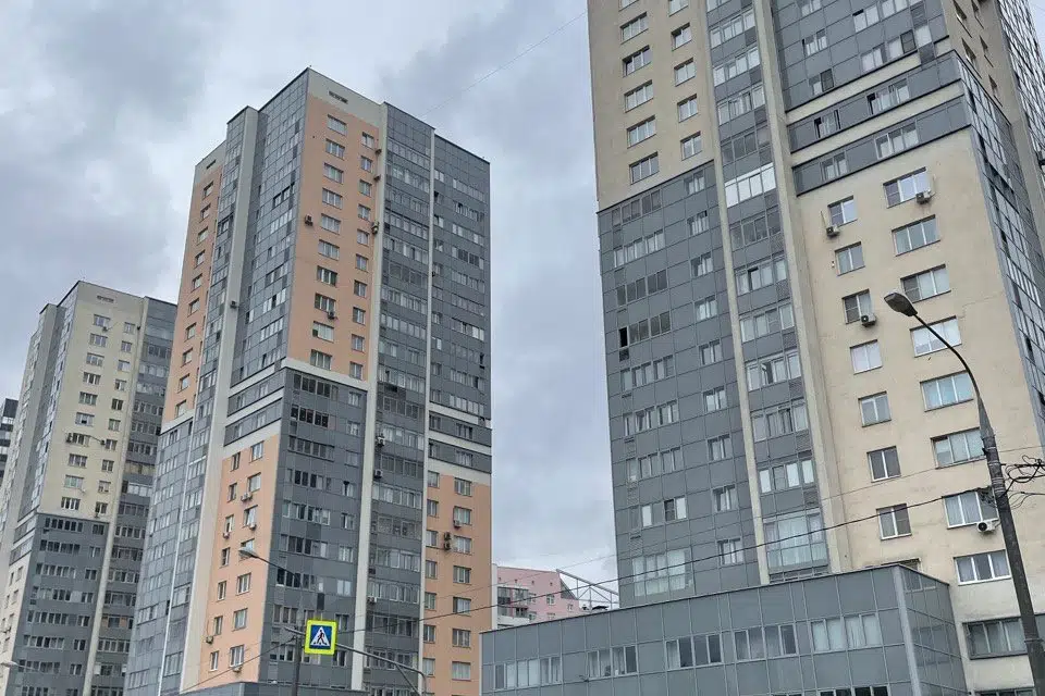 Продаётся 3-комнатная квартира, 121.8 м²