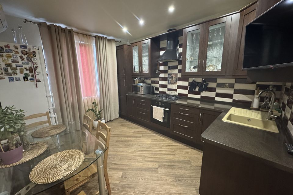 Продаётся 2-комнатная квартира, 60.5 м²