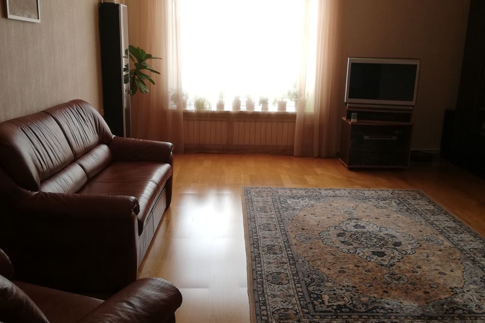 Продаётся 3-комнатная квартира, 122 м²