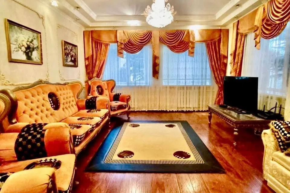 Продаётся 3-этажный дом, 281 м²