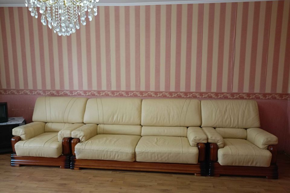 Продаётся 4-комнатная квартира, 109.9 м²