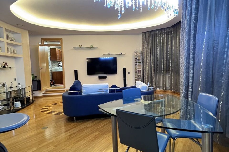 Продаётся 3-комнатная квартира, 120 м²