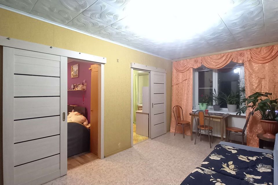 Продаётся 4-комнатная квартира, 62.4 м²