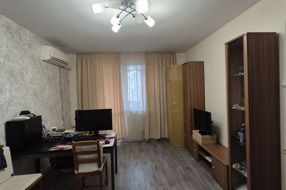 Продаётся 1-комнатная квартира, 38 м²