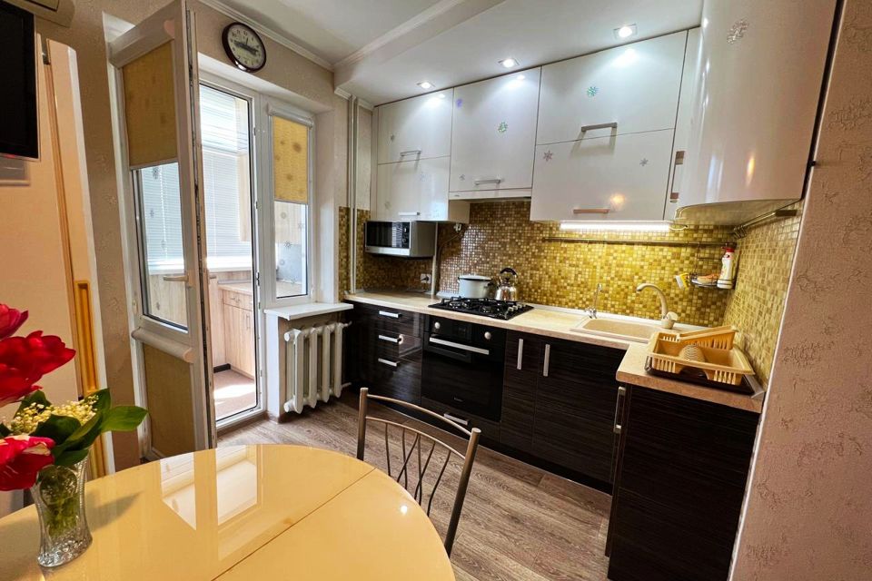 Продаётся 3-комнатная квартира, 61.4 м²