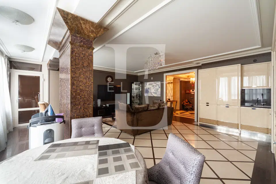 Продаётся 3-комнатная квартира, 109.1 м²