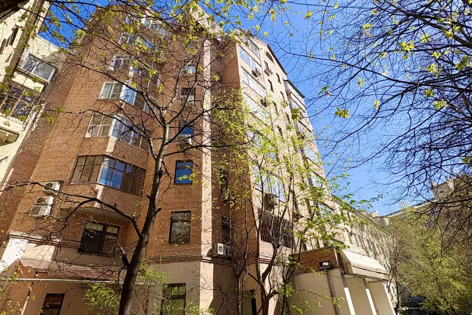 Продаётся 5-комнатная квартира, 227.8 м²