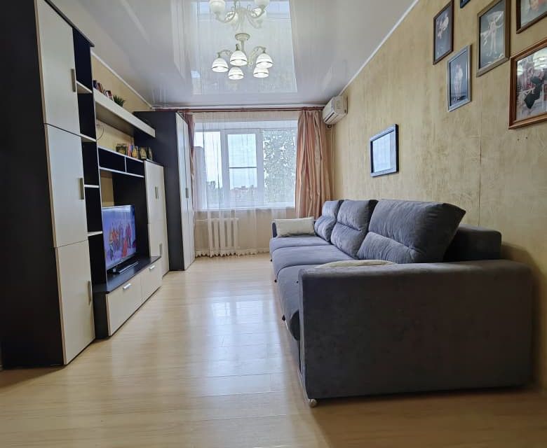 Продаётся 4-комнатная квартира, 69.7 м²
