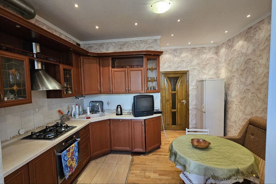 Продаётся 3-комнатная квартира, 125 м²