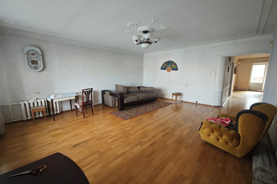 Продаётся 2-комнатная квартира, 122.1 м²