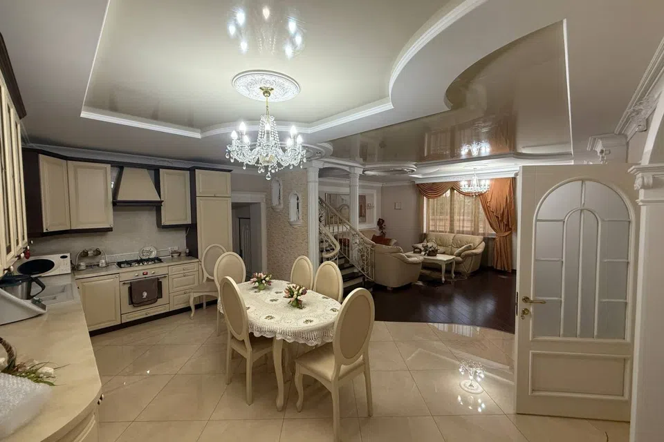 Продаётся 2-этажный дом, 210 м²