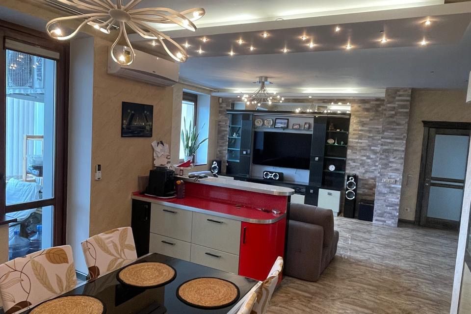 Продаётся 3-комнатная квартира, 110 м²