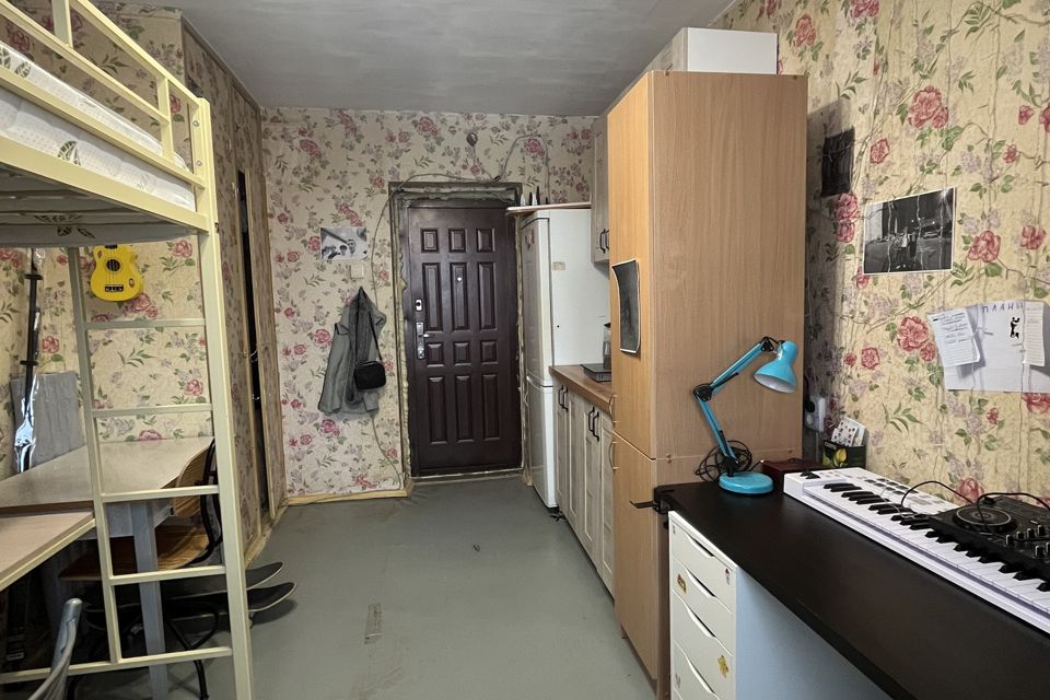 Продаётся комната в 5-комн. квартире, 11.6 м²
