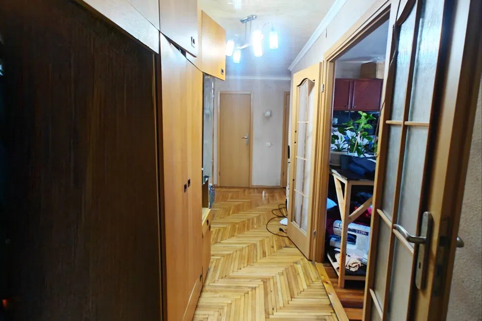 Продаётся 4-комнатная квартира, 77.7 м²