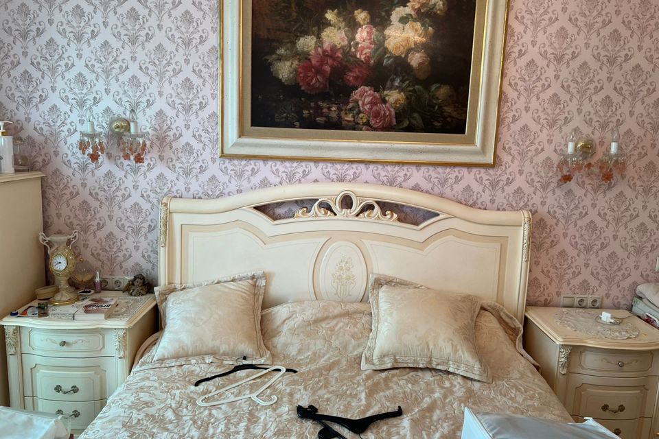 Продаётся 4-комнатная квартира, 139 м²