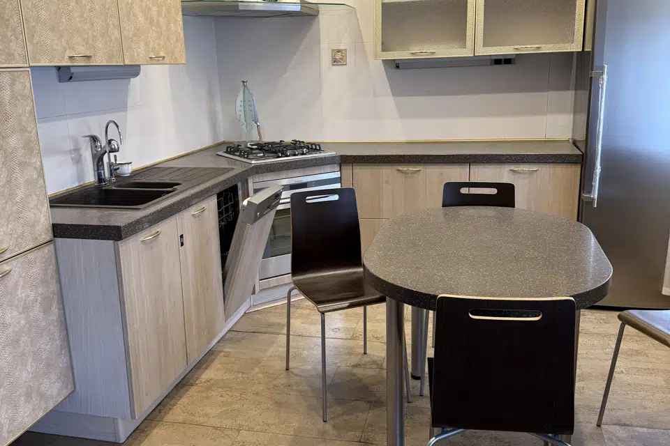 Продаётся 4-комнатная квартира, 102 м²