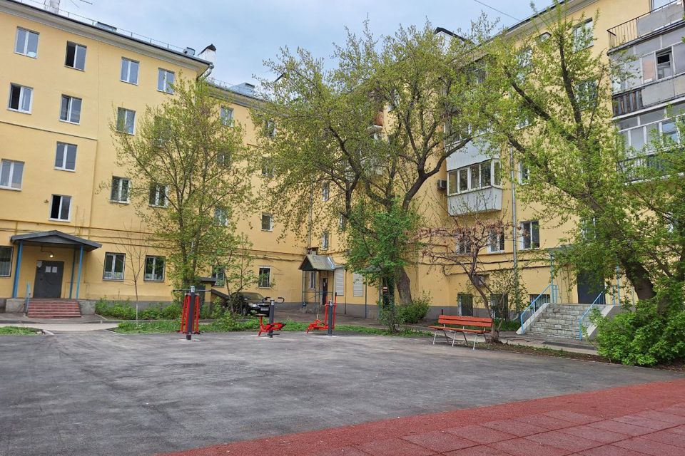 Продаётся 4-комнатная квартира, 100 м²