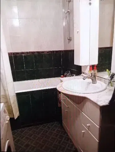 Продаётся 4-комнатная квартира, 79 м²