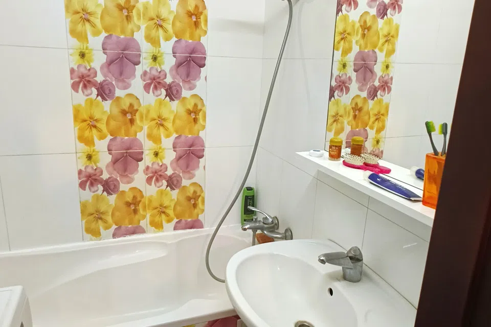 Продаётся 3-комнатная квартира, 57.6 м²