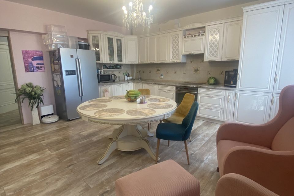 Продаётся 3-комнатная квартира, 103.7 м²