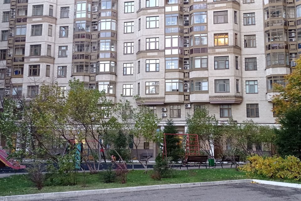 Продаётся 4-комнатная квартира, 134 м²