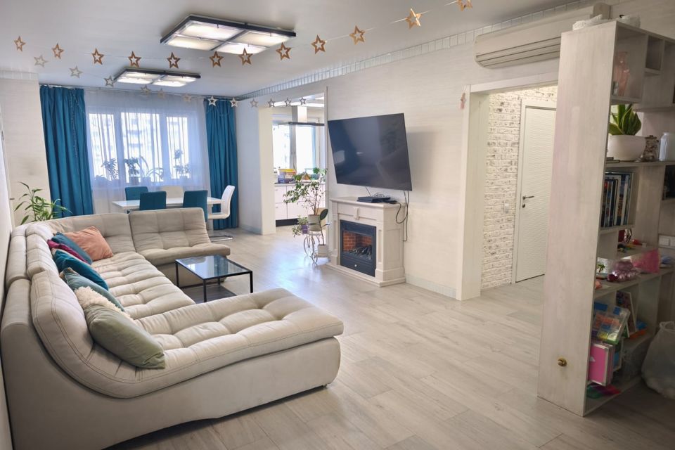Продаётся 4-комнатная квартира, 124.6 м²