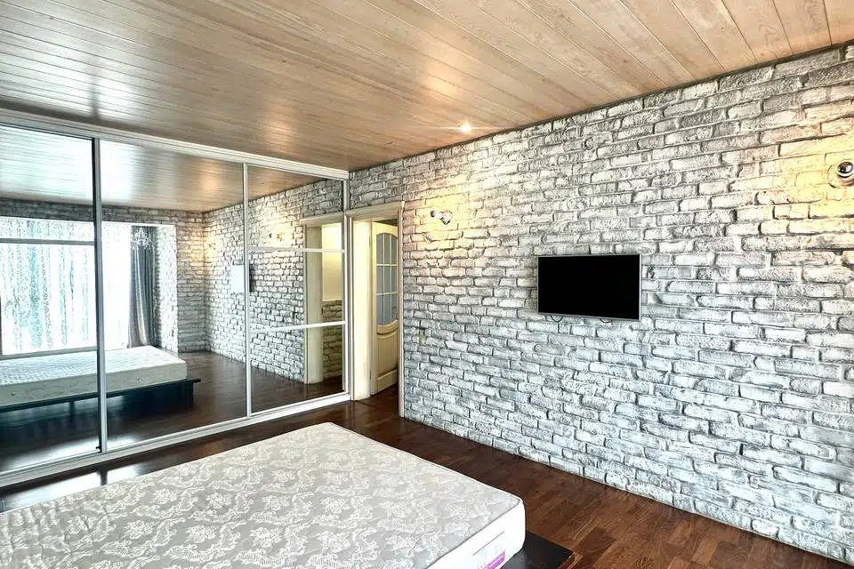 Продаётся 4-комнатная квартира, 162.7 м²