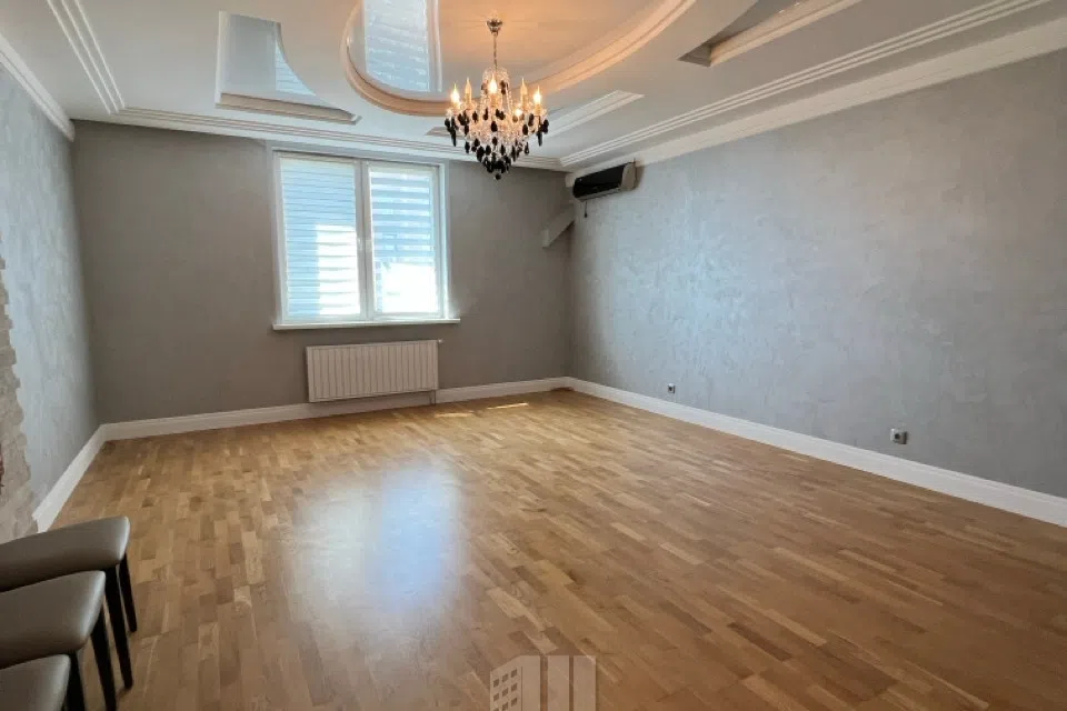 Продаётся 3-комнатная квартира, 126 м²