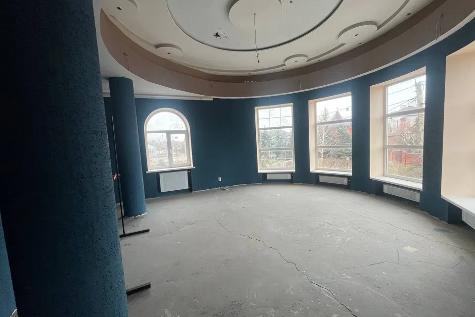 Продаётся 3-этажный дом, 550 м²