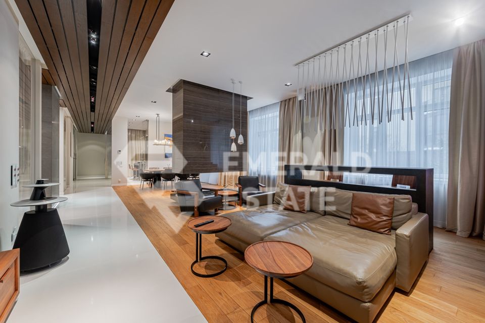 Продаётся 3-комнатная квартира, 326.4 м²
