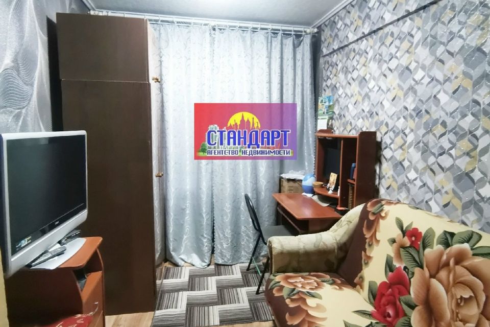 Продаётся 4-комнатная квартира, 57.2 м²
