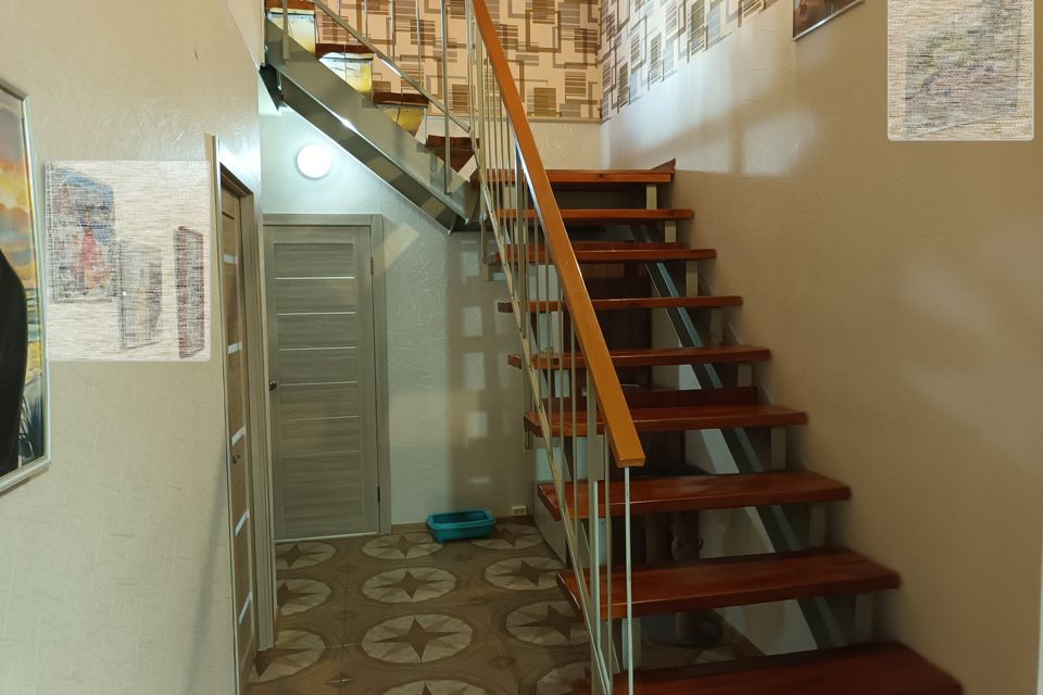 Продаётся 4-комнатная квартира, 132.4 м²
