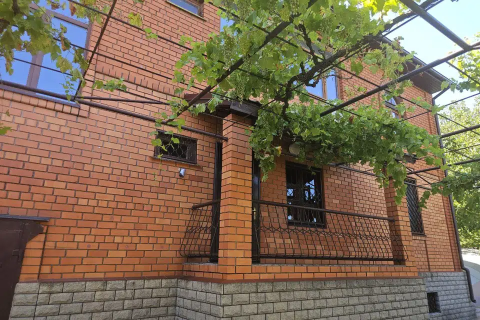 Продаётся 3-этажный дом, 325 м²