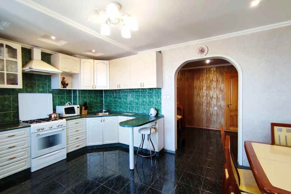 Продаётся 3-комнатная квартира, 102 м²
