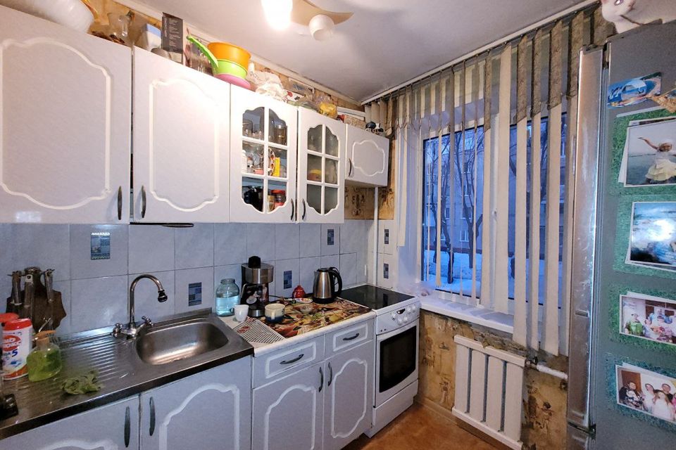 Продаётся 4-комнатная квартира, 59.9 м²